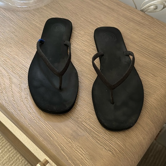 Rothy’s flip flops - Picture 2 of 4